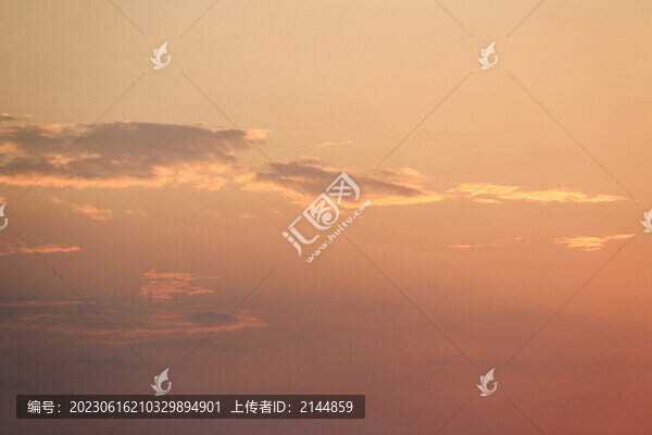 傍晚橘紅色的天空