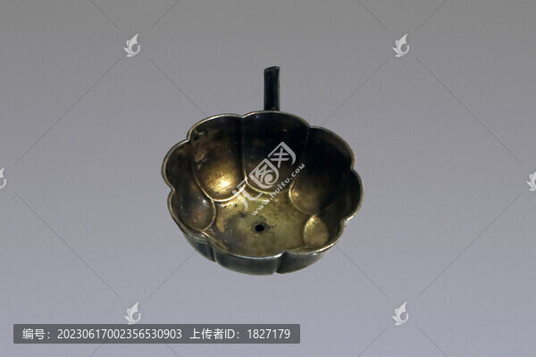鎏金蓮花形銀器