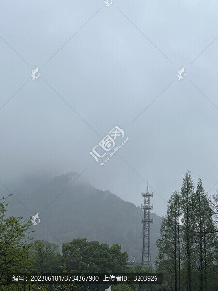鄉(xiāng)村雨中云霧迷霧深山