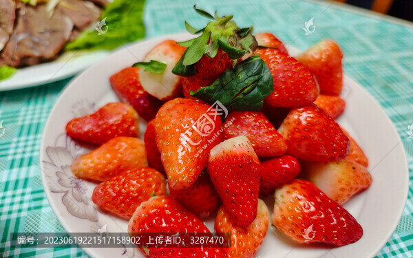 涼拌草莓
