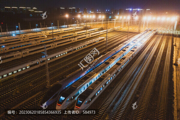 俯拍動(dòng)車運(yùn)用所高鐵列車夜景