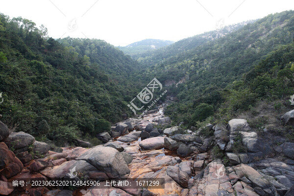 溪流山谷