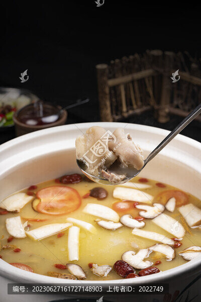 菌湯豬手