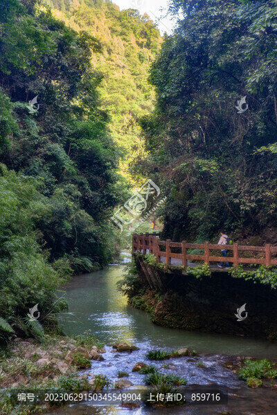 重慶龍水峽地縫景色