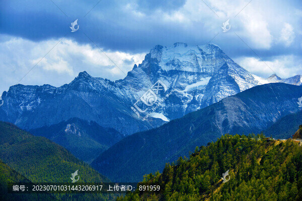 高原雪山風(fēng)光