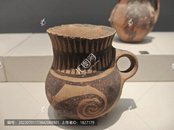 單耳彩陶罐