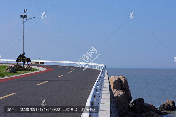 海邊的公路