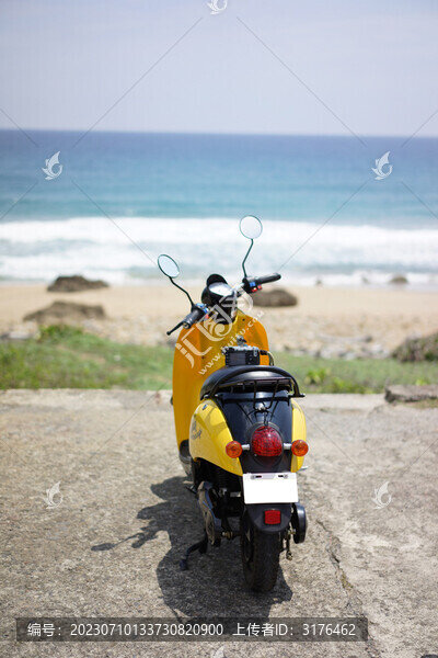 海邊的摩托車