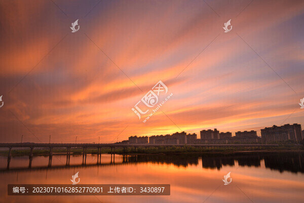 流動(dòng)日落火燒云