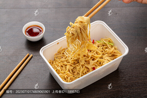涼拌豆腐絲