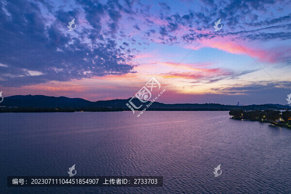 石湖上方山晚霞