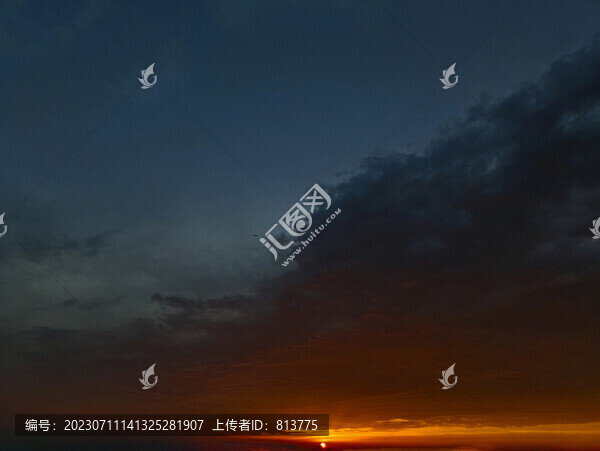 紅日藍(lán)色天際