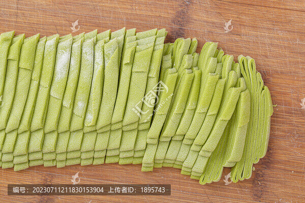 綠色手工菠菜面