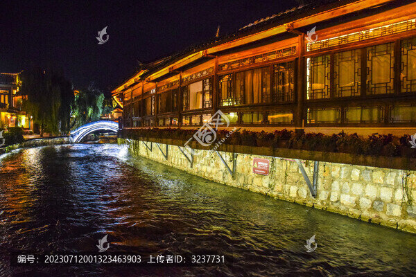 云南麗江大研古城夜色