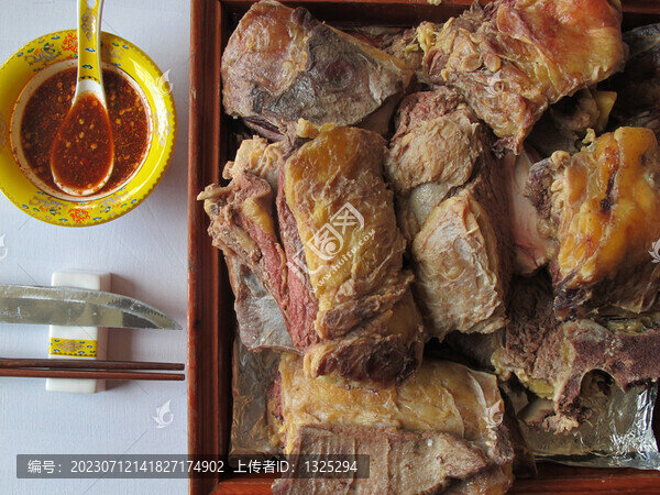 手抓牦牛肉