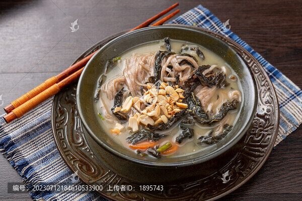 山野菜高粱面條