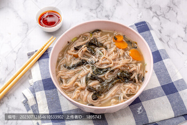 山野菜高粱面條