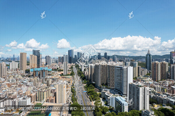 深圳福強(qiáng)路交通兩側(cè)高樓