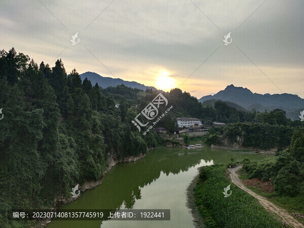 龍洞湖落日與晚霞