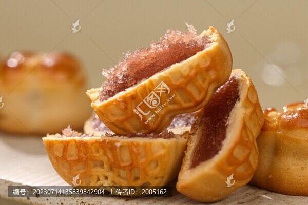 草莓小月餅餡料特寫