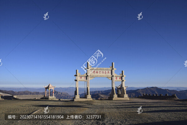 山西五臺(tái)山山門牌坊