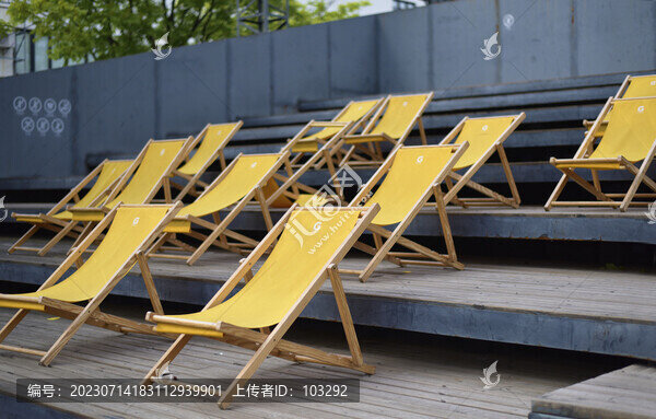 休閑風格的戶外躺椅