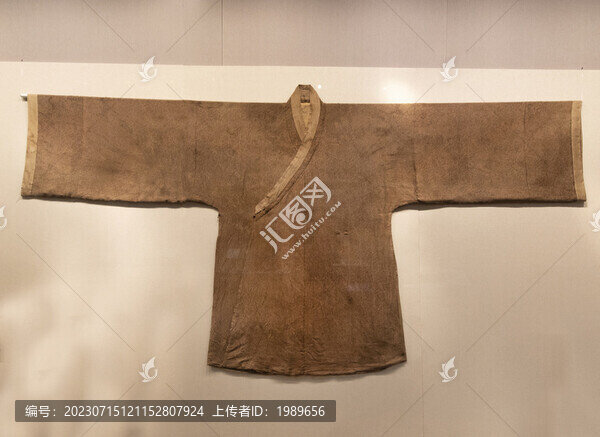 南宋嘉定交領(lǐng)山茶紋絁夾衫