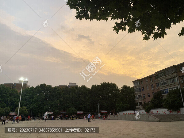 黃昏下的廣場