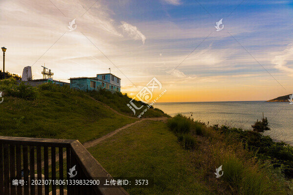海邊小木屋夕陽