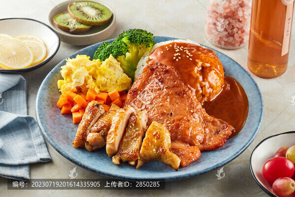 黑椒豬扒雞扒飯