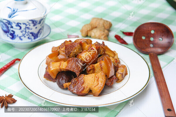 色澤紅潤(rùn)的紅燒肉