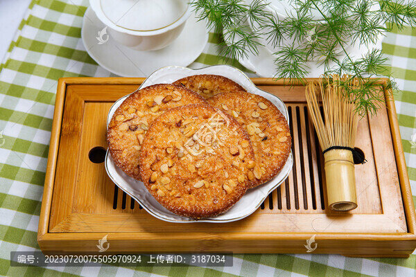脆香可口的花生酥