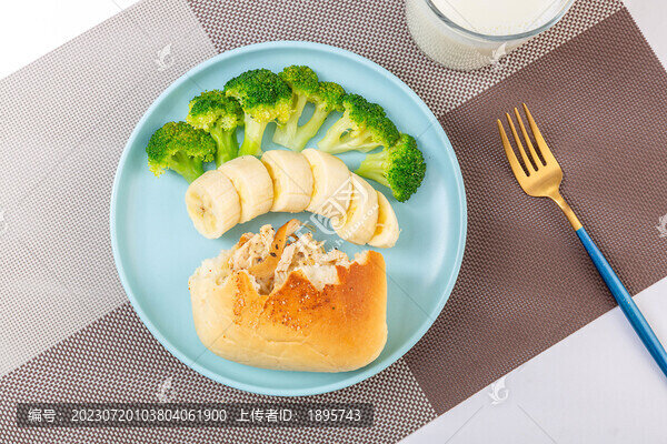 面包蔬菜早餐