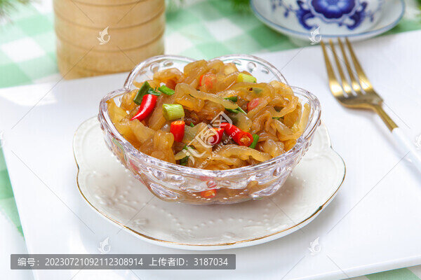 冰爽脆滑的涼拌海蜇