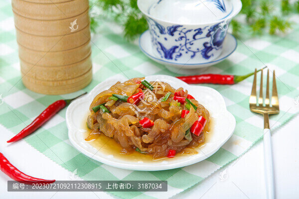 冰爽脆滑的涼拌海蜇