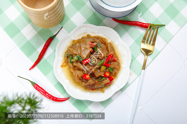 冰爽脆滑的涼拌海蜇