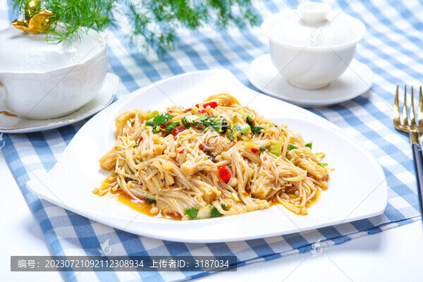 柔美滑嫩的涼拌金針菇