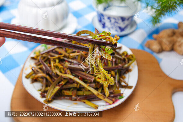 清香滑潤的涼拌蕨菜