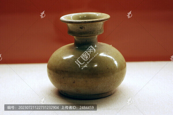 唐代白釉唾壺