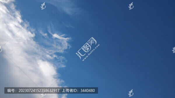藍(lán)天白云藍(lán)色攝影背景