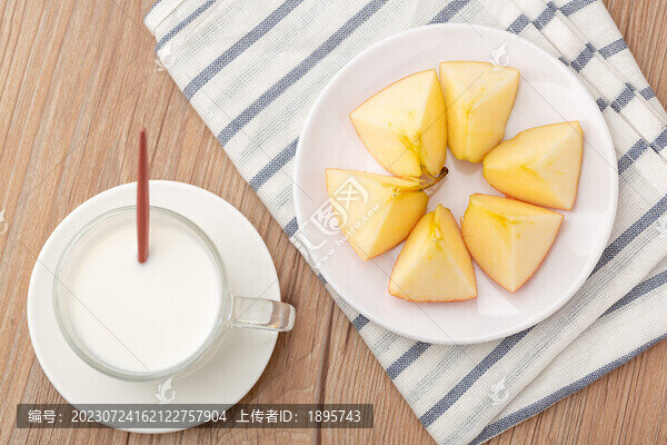 切開(kāi)的蘋(píng)果