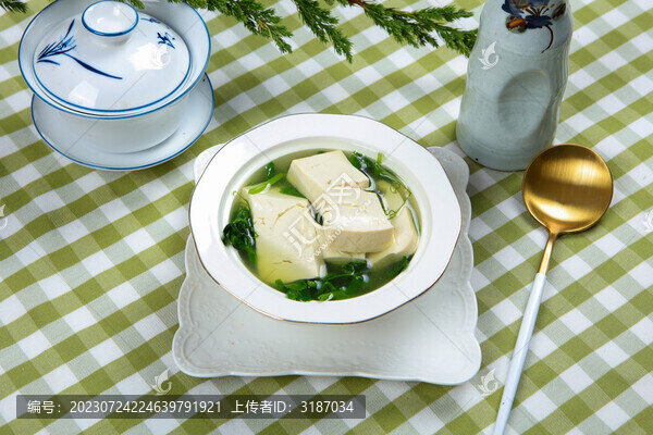 豌豆尖煮豆腐