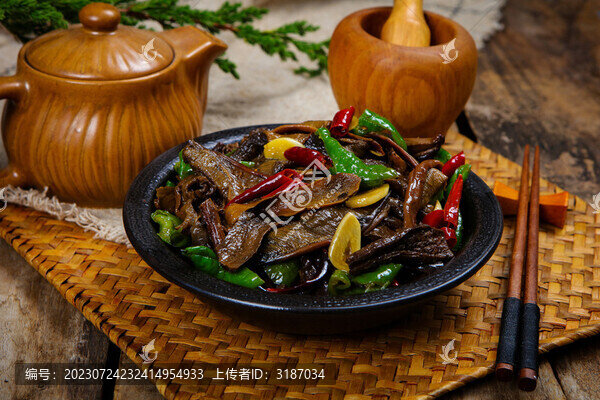 小炒牛肝菌