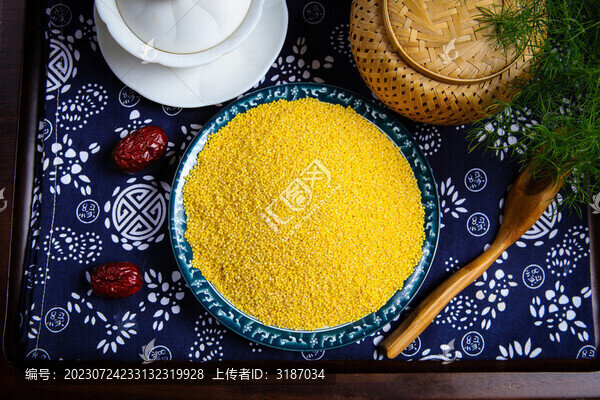 金燦燦的小米