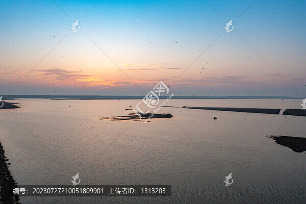 航拍湖南岳陽洞庭湖日出