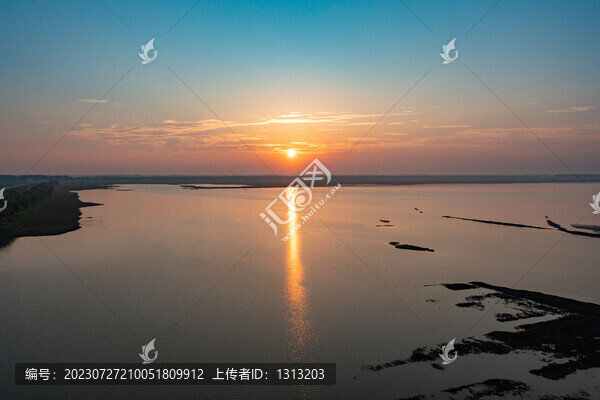 航拍湖南岳陽洞庭湖日出