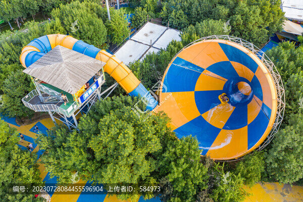 夏日水上樂園游樂項目戲水公園