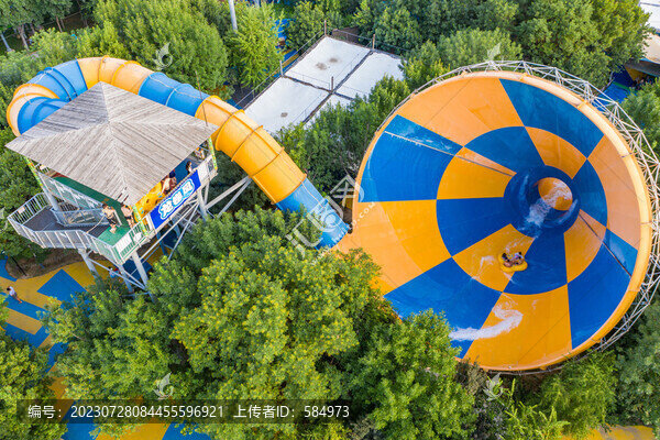 夏日水上樂園游樂項目戲水公園