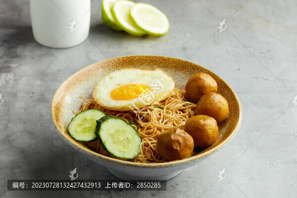 咖喱魚蛋面