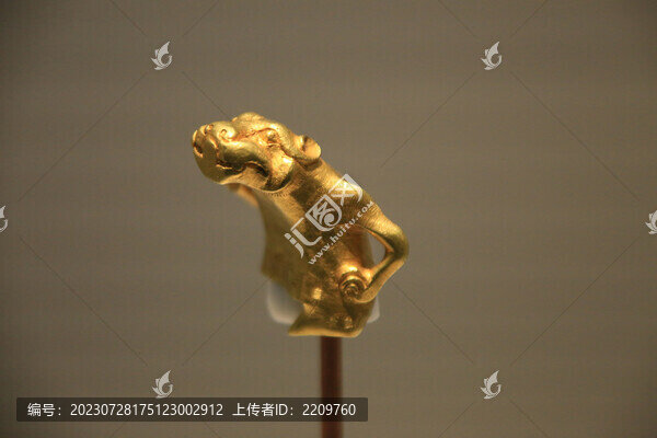 虎形金杖首